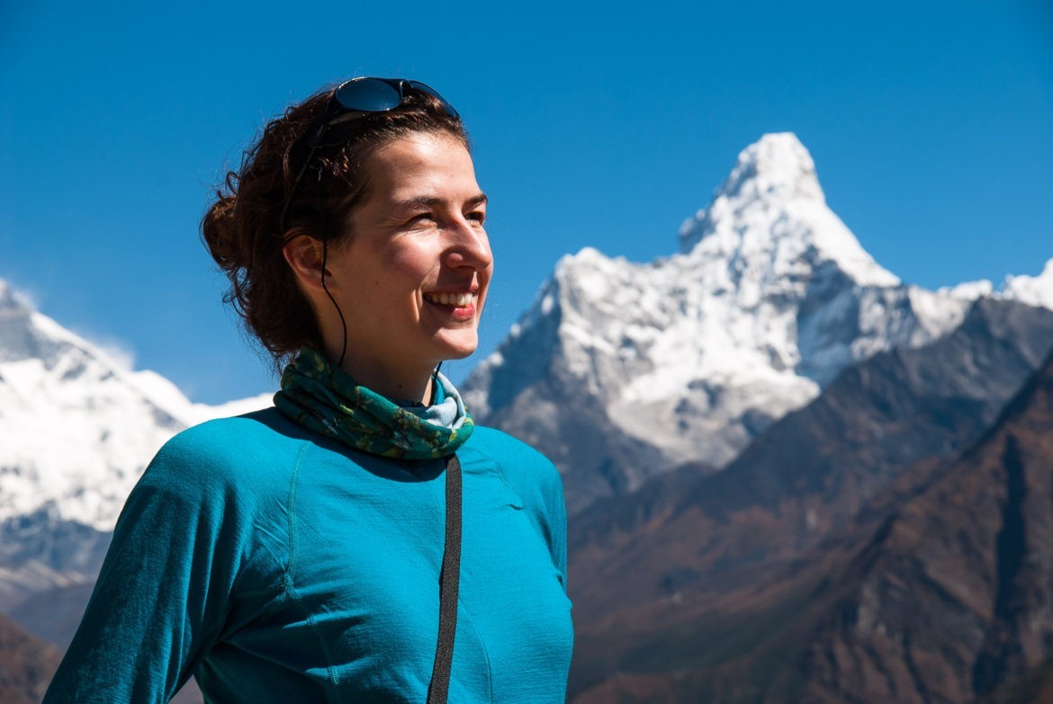 Gosia na tle Ama Dablam