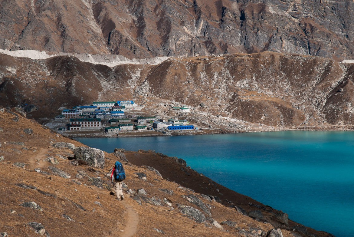 Schodzimy do wioski Gokyo, jednej z bardziej uroczych na szlaku