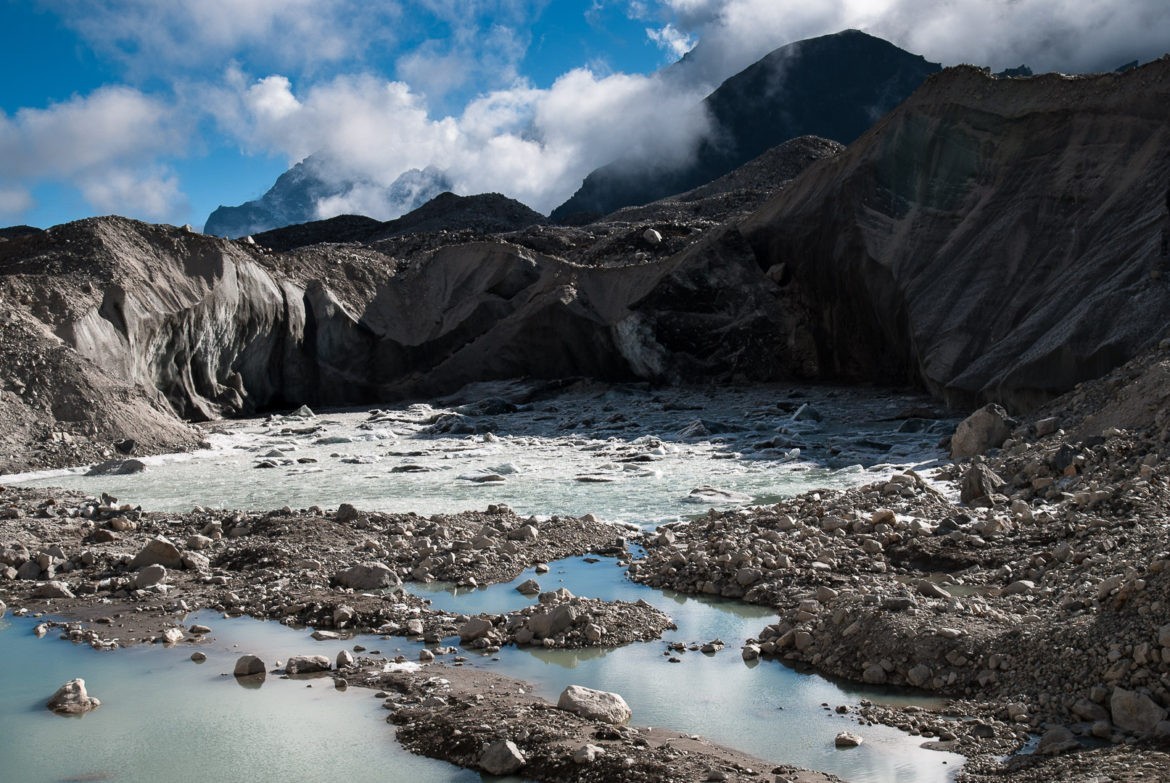 Lodowec Ngozumba pomiędzy Gokyo i Dragnag