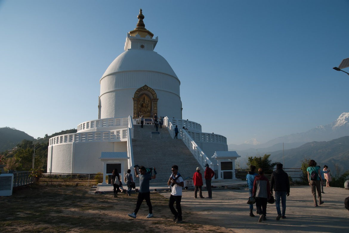 World Peace Pagoda/Shanti Stupa, stupa buddyjska, z której rozpościera się widok na masyw Annapurny