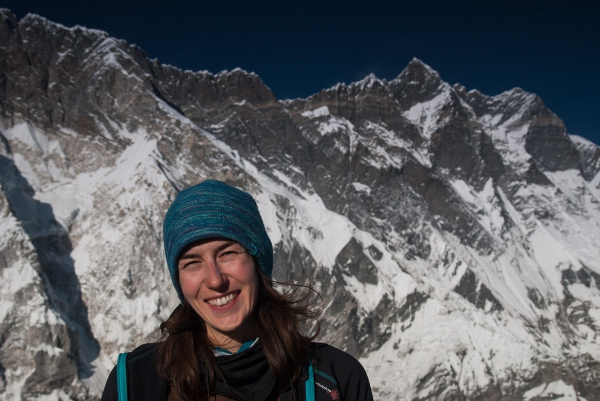 Gosia na tle Lhotse