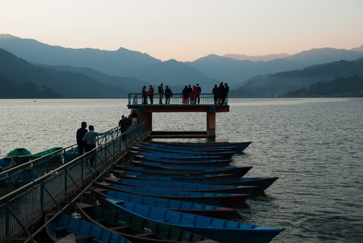 Zachód słońca nad jeziorem Phewa