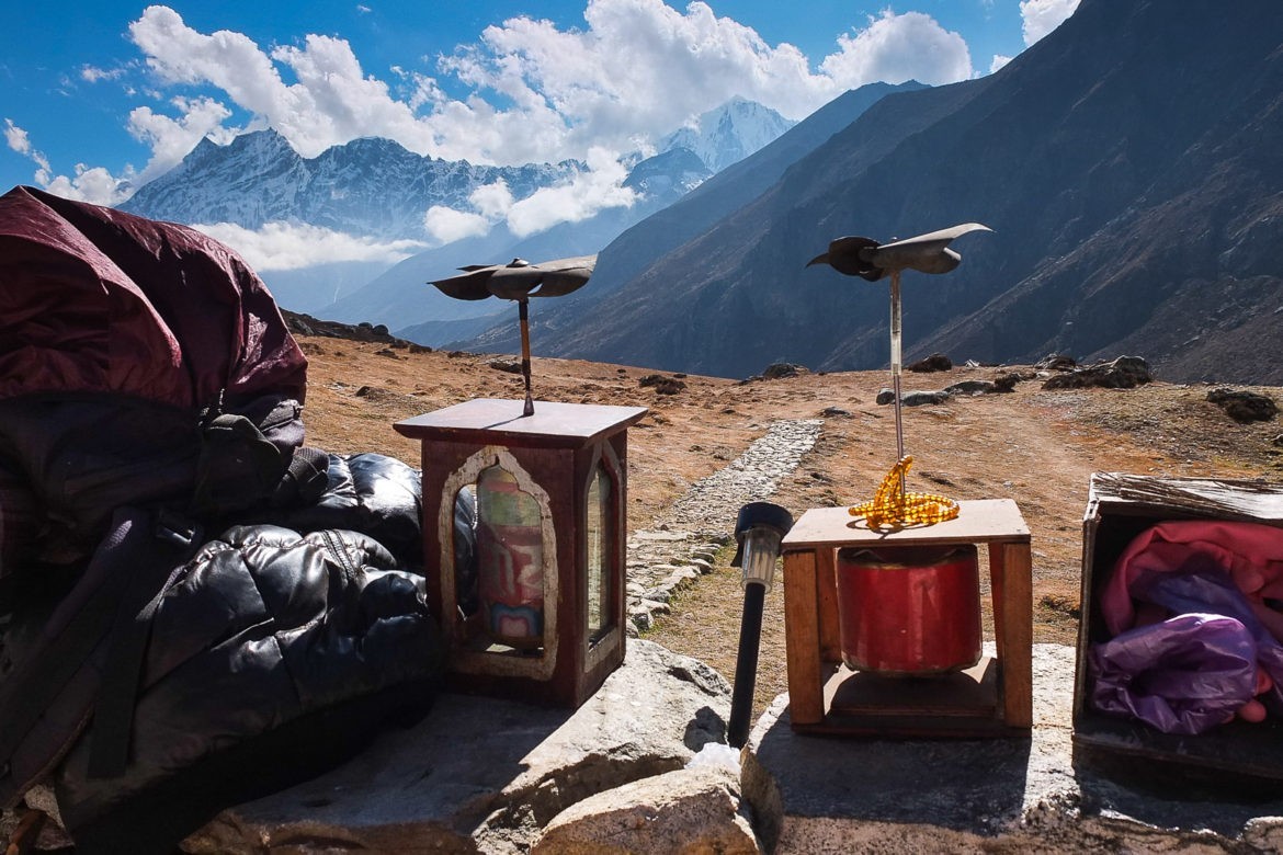 Młynki modlitewne na wiatr używane podczas wykonywania codziennych czynności