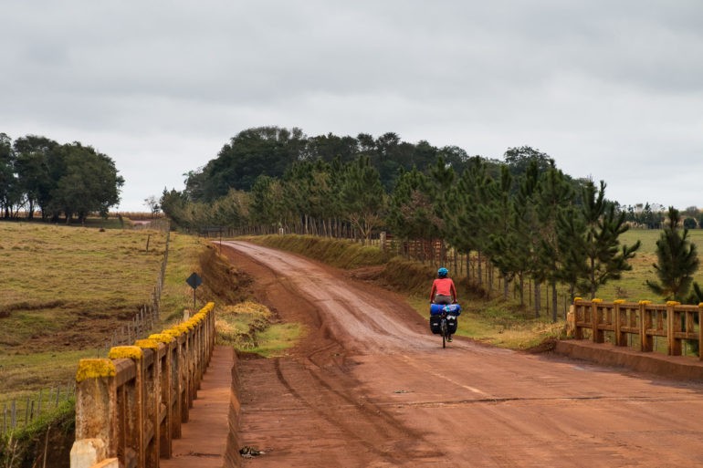 Boczne drogi w Paragwaju mają swój standard