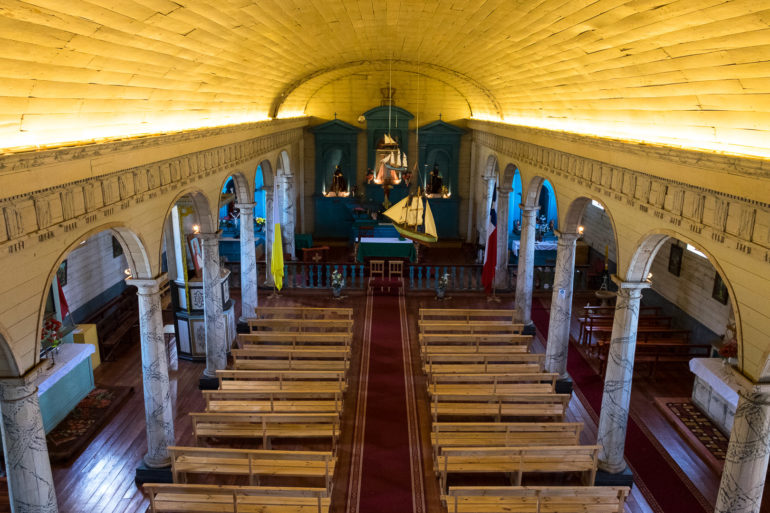 Wnętrze jednego z kościołów - Nercón