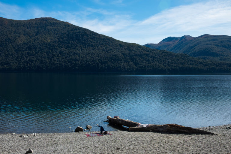 Odpoczynek nad jeziorem 30 km za Bariloche