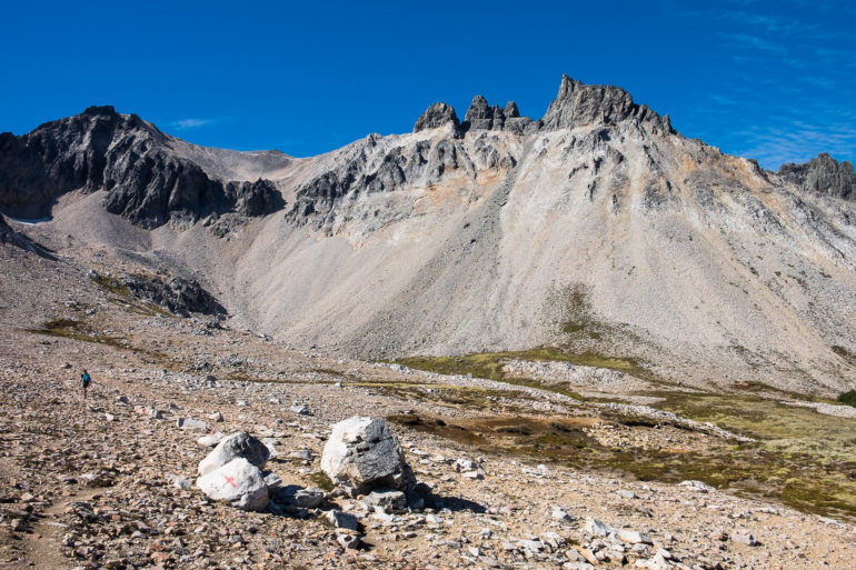 Początek podejścia na Cerro Lopez (szczyt po lewej)
