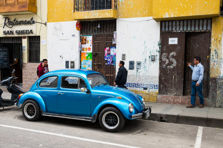 Garbus czyli popularny samochód w Cajamarca